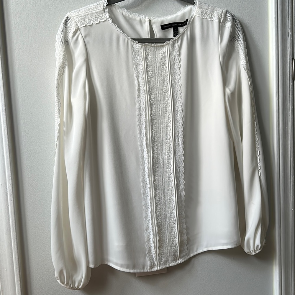 White House Black Market white chiffon blouse with lace detail - women's size 2
